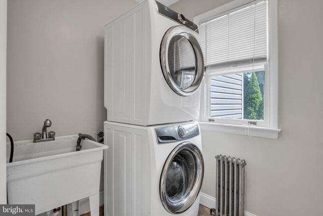 37 W MAIN ST, Mountville, PA 17554