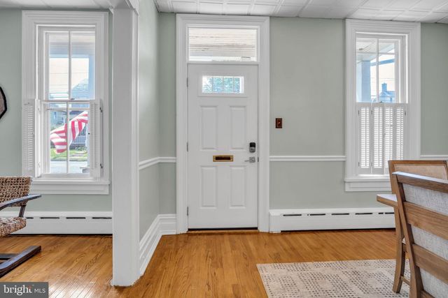 37 W MAIN ST, Mountville, PA 17554