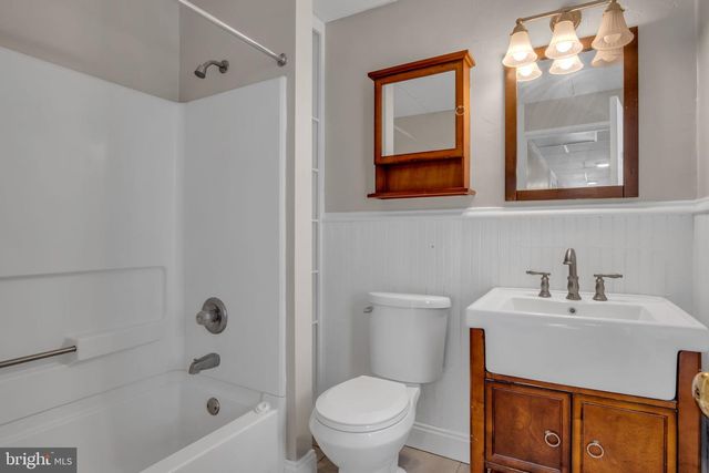 37 W MAIN ST, Mountville, PA 17554