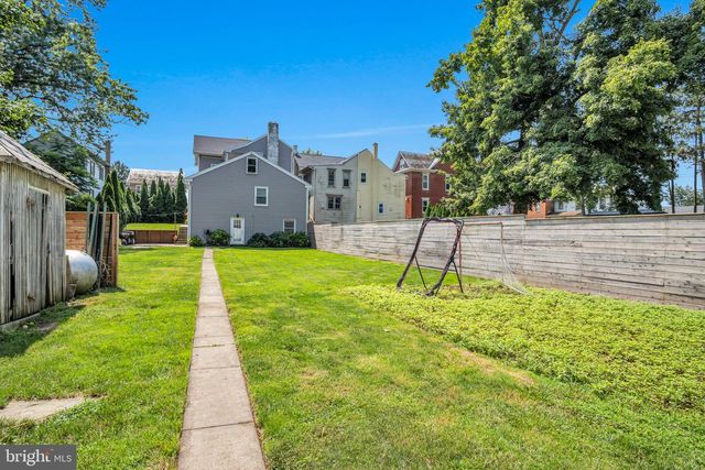 37 W MAIN ST, Mountville, PA 17554