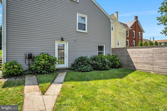 37 W MAIN ST, Mountville, PA 17554