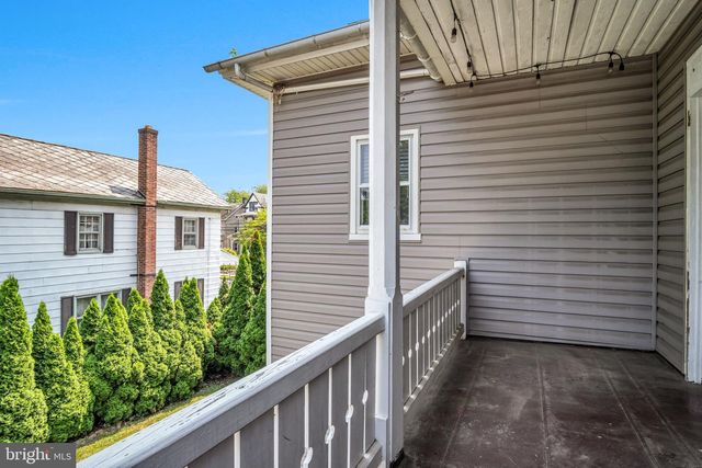 37 W MAIN ST, Mountville, PA 17554