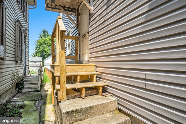 37 W MAIN ST, Mountville, PA 17554