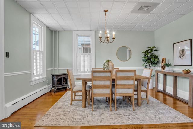 37 W MAIN ST, Mountville, PA 17554