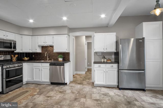 37 W MAIN ST, Mountville, PA 17554