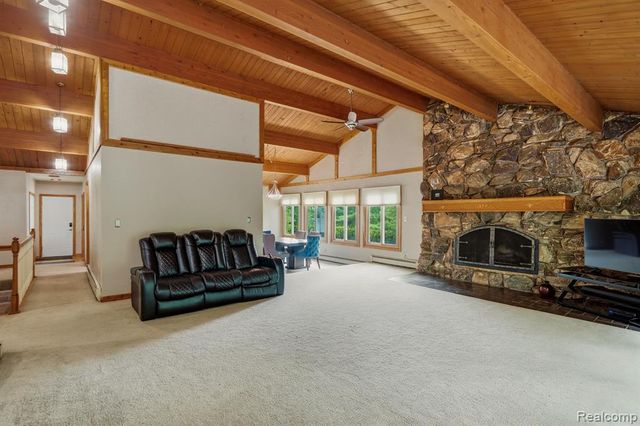 1215 Oakwood Road, Ortonville, MI 48462