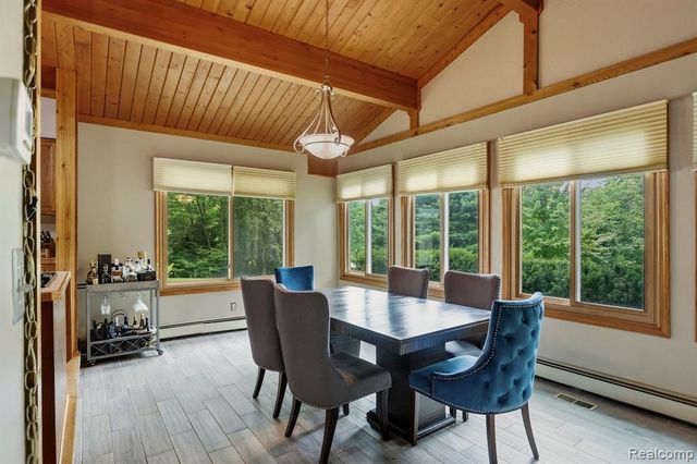 1215 Oakwood Road, Ortonville, MI 48462
