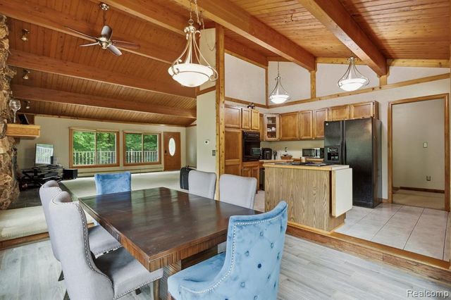 1215 Oakwood Road, Ortonville, MI 48462