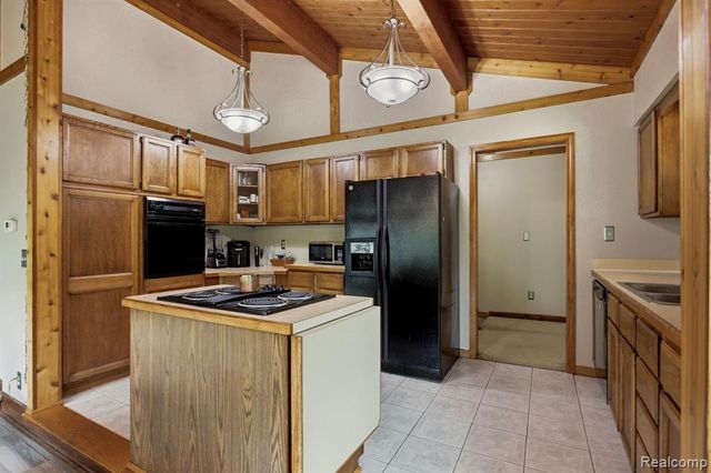 1215 Oakwood Road, Ortonville, MI 48462