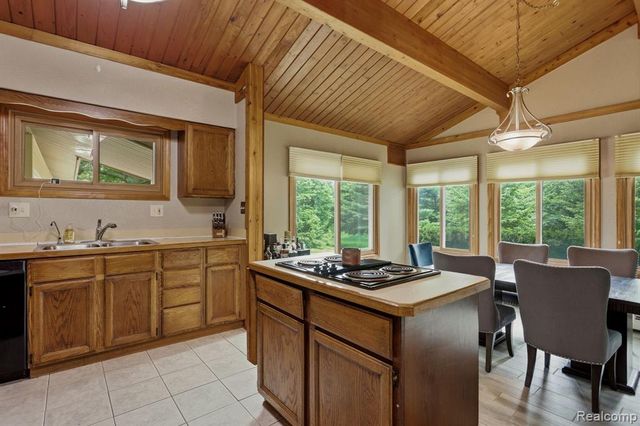1215 Oakwood Road, Ortonville, MI 48462