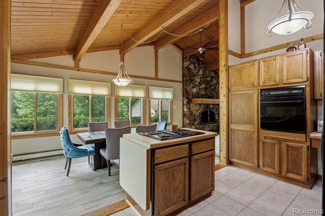 1215 Oakwood Road, Ortonville, MI 48462