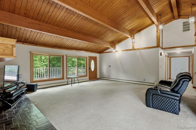 1215 Oakwood Road, Ortonville, MI 48462