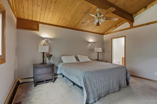 1215 Oakwood Road, Ortonville, MI 48462