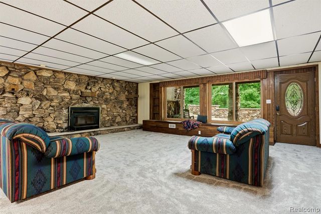 1215 Oakwood Road, Ortonville, MI 48462