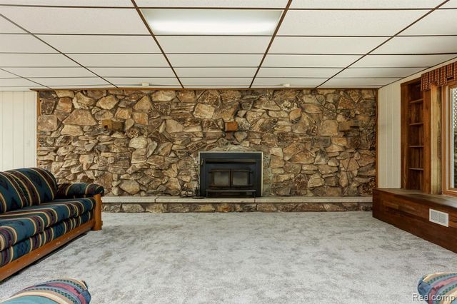 1215 Oakwood Road, Ortonville, MI 48462