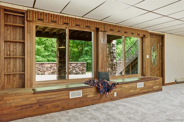 1215 Oakwood Road, Ortonville, MI 48462