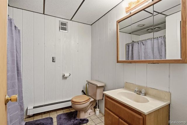 1215 Oakwood Road, Ortonville, MI 48462