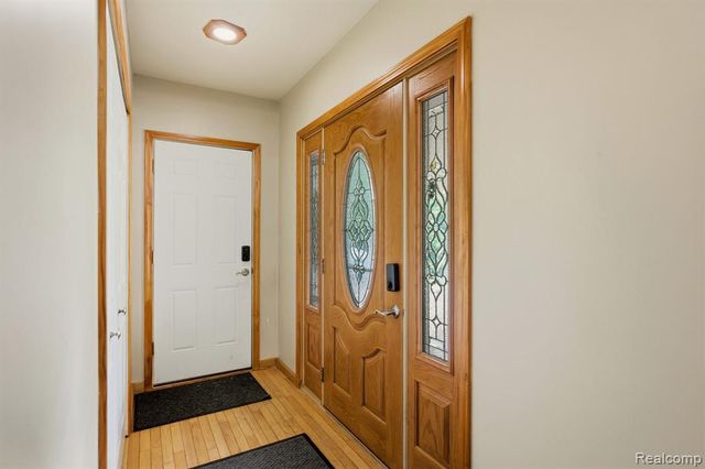 1215 Oakwood Road, Ortonville, MI 48462