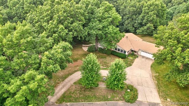 1215 Oakwood Road, Ortonville, MI 48462