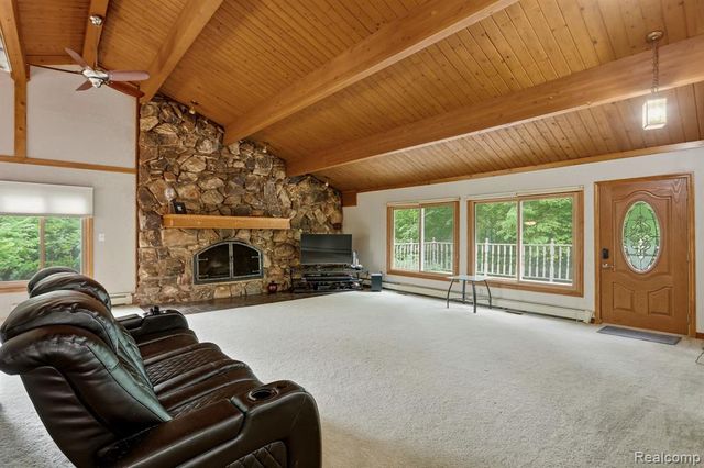 1215 Oakwood Road, Ortonville, MI 48462