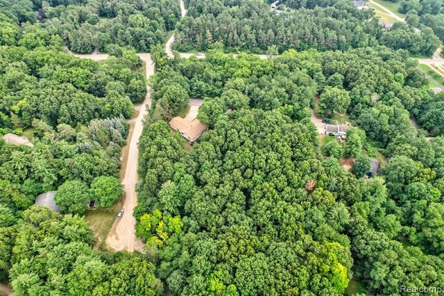 1215 Oakwood Road, Ortonville, MI 48462