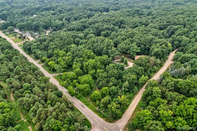1215 Oakwood Road, Ortonville, MI 48462