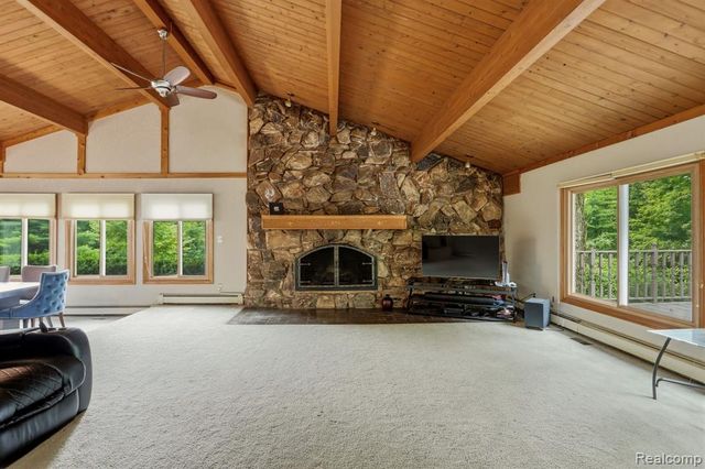 1215 Oakwood Road, Ortonville, MI 48462