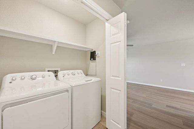 254 Plez Morgan Drive E, Montgomery, TX 77356