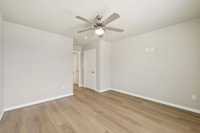 254 Plez Morgan Drive E, Montgomery, TX 77356