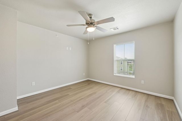 254 Plez Morgan Drive E, Montgomery, TX 77356