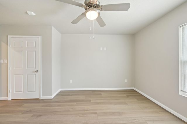 254 Plez Morgan Drive E, Montgomery, TX 77356