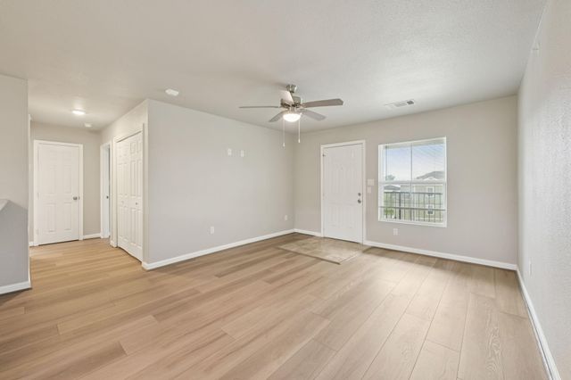 254 Plez Morgan Drive E, Montgomery, TX 77356