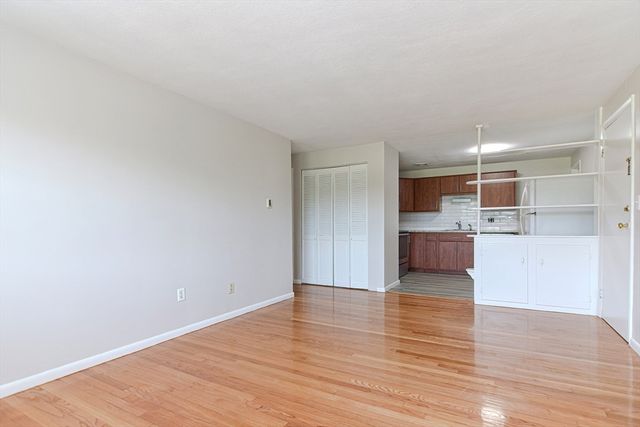 4 Colonial Village Dr 9, Arlington, MA 02474