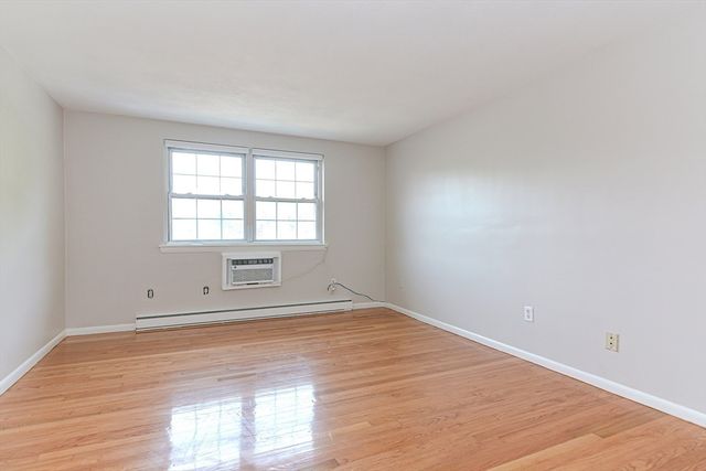 4 Colonial Village Dr 9, Arlington, MA 02474