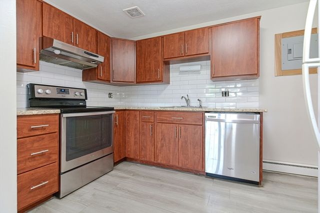 4 Colonial Village Dr 9, Arlington, MA 02474