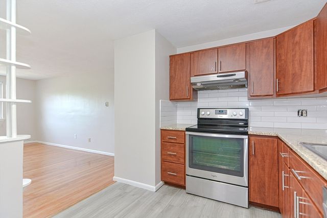 4 Colonial Village Dr 9, Arlington, MA 02474