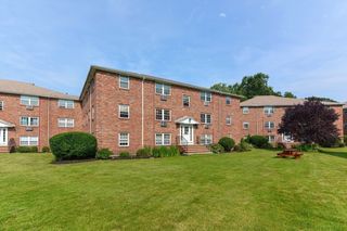 4 Colonial Village Dr 9, Arlington, MA 02474