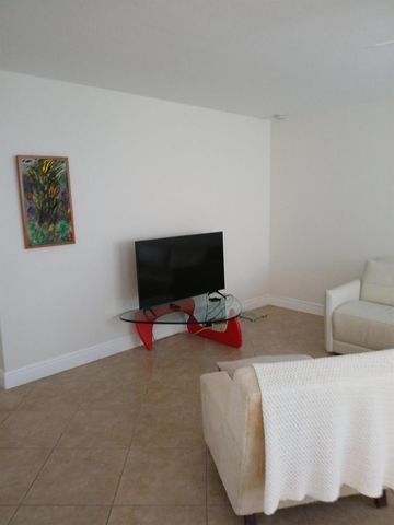 92 Seville Drive, Delray Beach, FL 33446