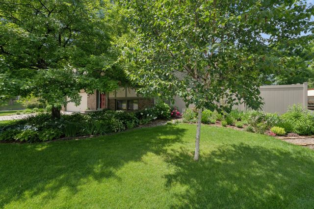 503 Laredo Lane, Chanhassen, MN 55317