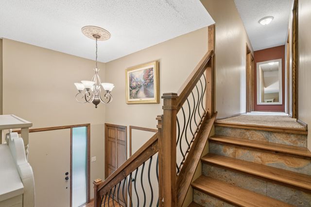 503 Laredo Lane, Chanhassen, MN 55317