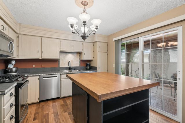 503 Laredo Lane, Chanhassen, MN 55317