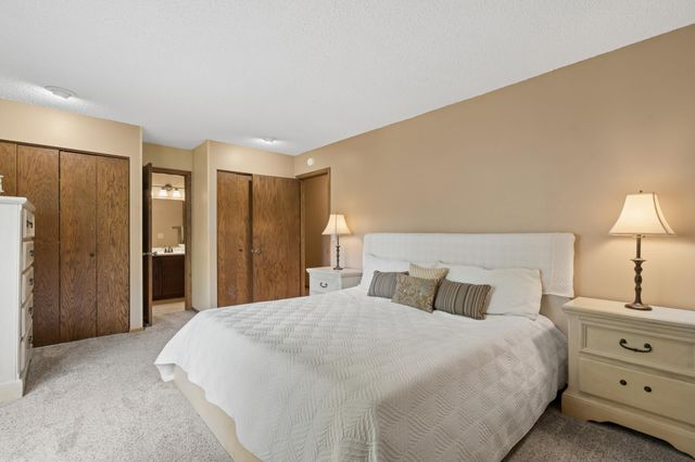 503 Laredo Lane, Chanhassen, MN 55317