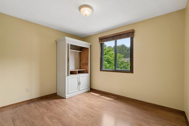 503 Laredo Lane, Chanhassen, MN 55317