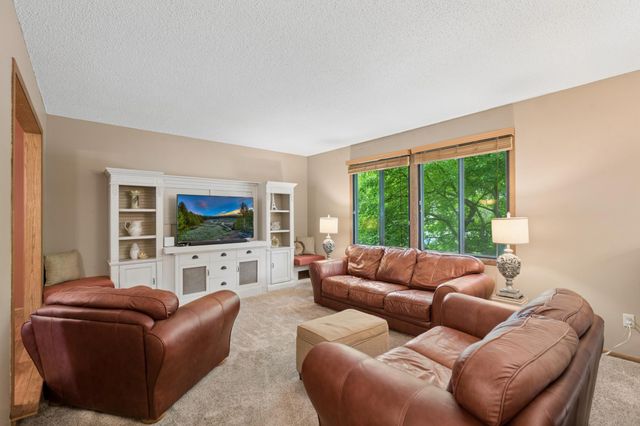 503 Laredo Lane, Chanhassen, MN 55317