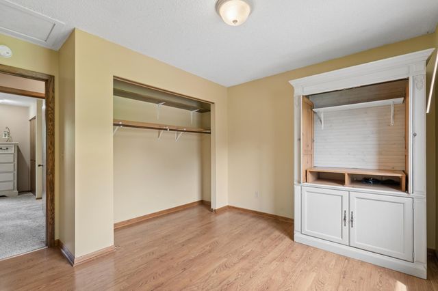 503 Laredo Lane, Chanhassen, MN 55317