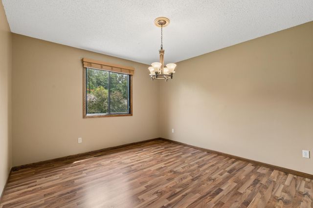 503 Laredo Lane, Chanhassen, MN 55317