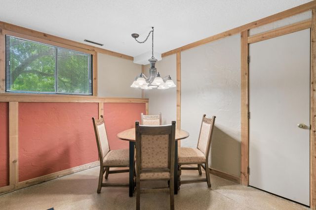 503 Laredo Lane, Chanhassen, MN 55317