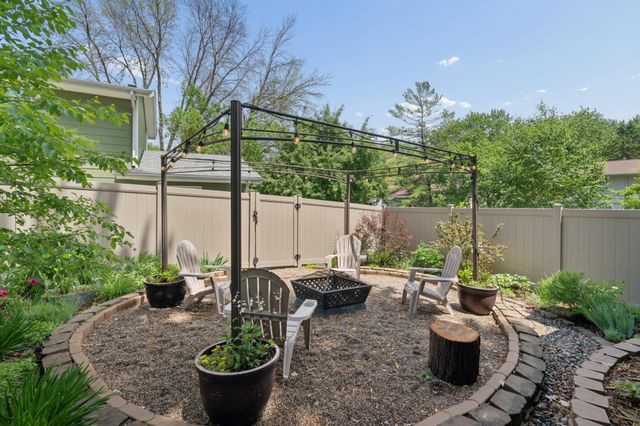 503 Laredo Lane, Chanhassen, MN 55317
