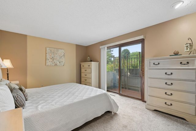 503 Laredo Lane, Chanhassen, MN 55317