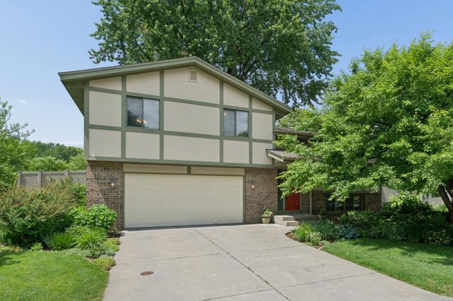 503 Laredo Lane, Chanhassen, MN 55317